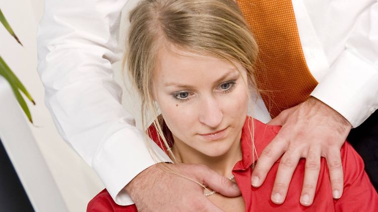 Sexuelle Belästigung hat häufig mit einem Machtgefälle zu tun. 