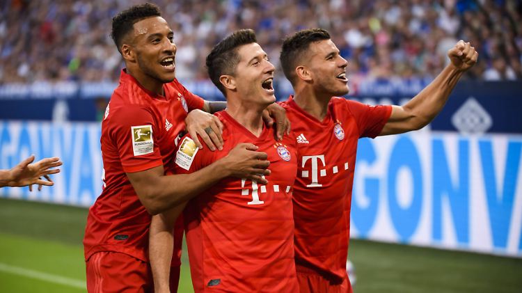 Trifft und trifft und trifft: Robert Lewandowski, hier mit den Kollegen Corentin Tolisso und Lucas Hernandez in Gelsenkirchen.