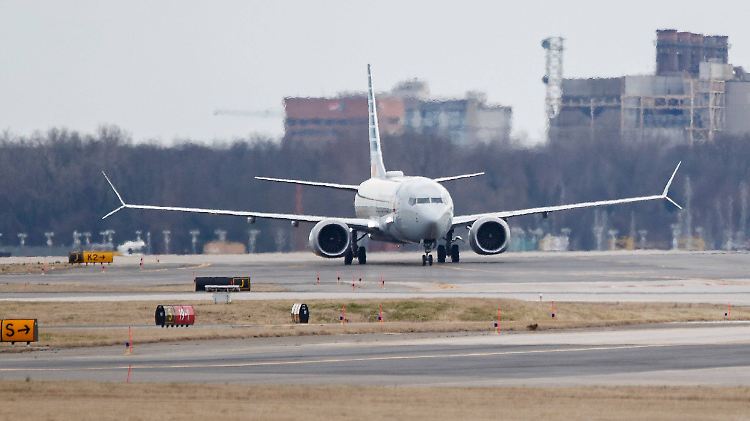United Airlines muss wegen des wohl verlängerten Startverbots Tausende weitere Flüge streichen. 