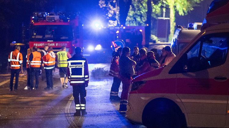 Am Samstagabend zog ein heftiges Unwetter über Essen hinweg. Teile der Bühne wurden in den Zuschauerraum geschleudert.