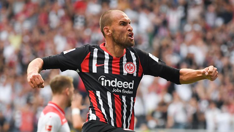 Bas Dost hat bereits für die Eintracht im ersten Spiel getroffen.