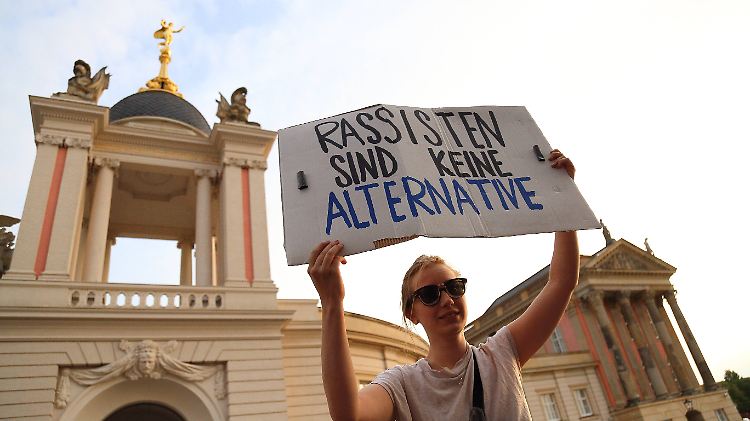 Nicht nur für diese junge Frau in Potsdam ist die AfD keine Alternative: 27 Prozent der Wähler bis 24 Jahre wählten in Brandenburg die Grünen - auf dem zweiten Platz landete in dieser Gruppe die AfD mit 18 Prozent.