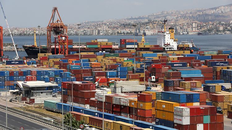 Der Hafen von Izmir: Der türkischen Wirtschaft geht es wieder besser.