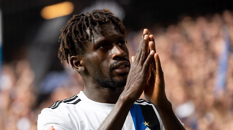 Bakery Jatta ist Bakery Jatta - und nicht Bakary Daffeh. Das Hamburger Bezirksamt hat keinen Zweifel an der Identität des HSV-Profis.