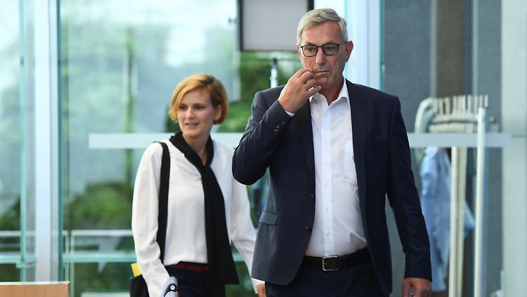 Die Parteichefs Riexinger und Kipping (l.) kündigen eine tabulose Aufarbeitung an. Aber erst später.
