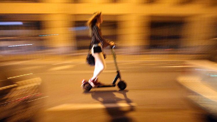 E-Scooter geben manchen Nutzern ein fröhlich-beschwingtes Lebensgefühl.