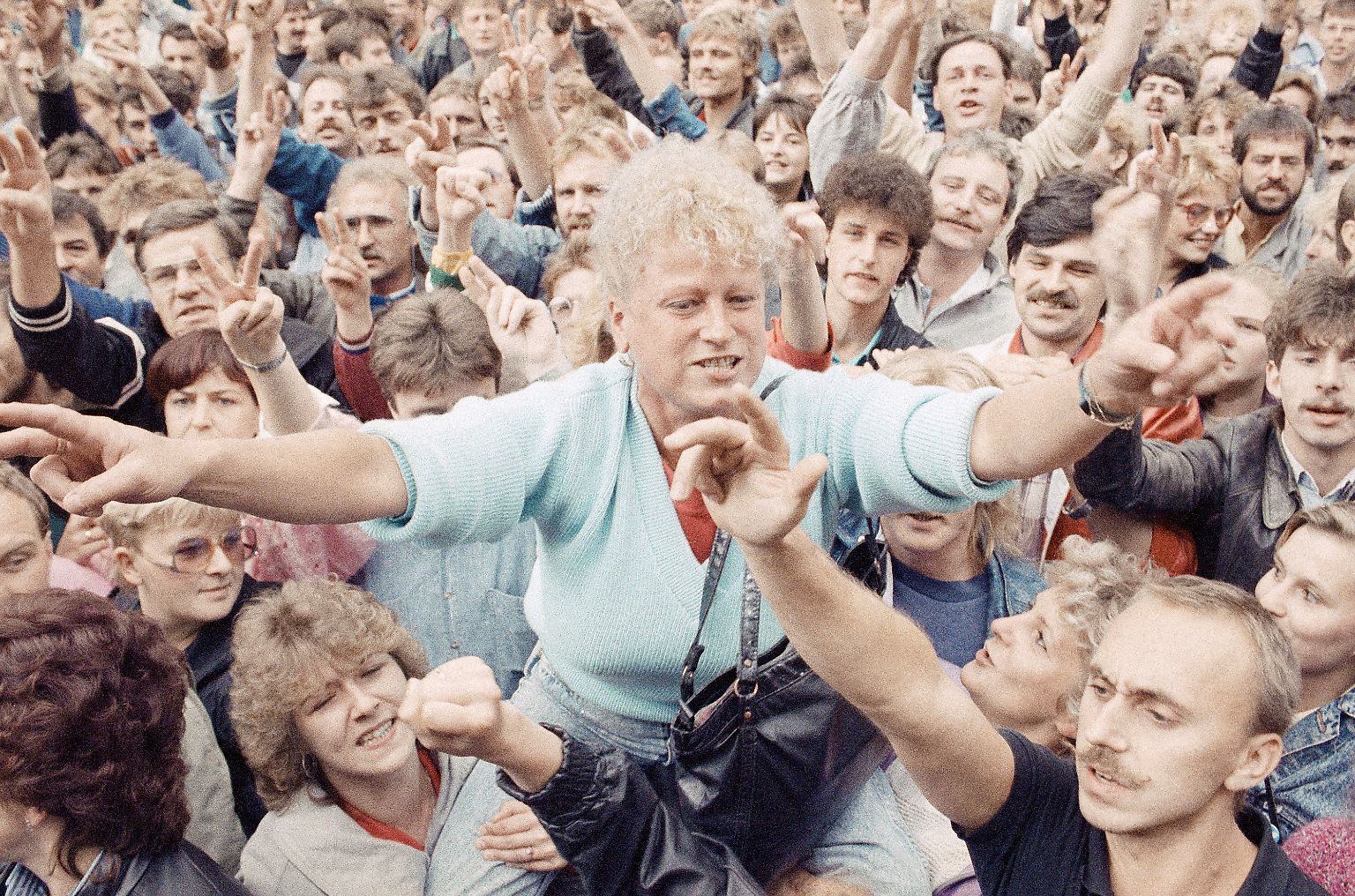 Am 4. September 1989 verschaffen um die 1000 DDR-Bürger in Leipzig ihrer Unzufriedenheit Luft. Die Demonstranten ...