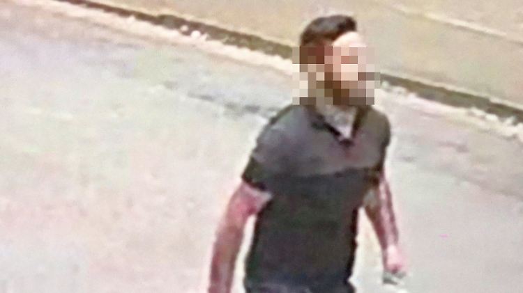 Unter anderem mit diesem Bild suchte die Polizei nach dem Tatverdächtigen.
