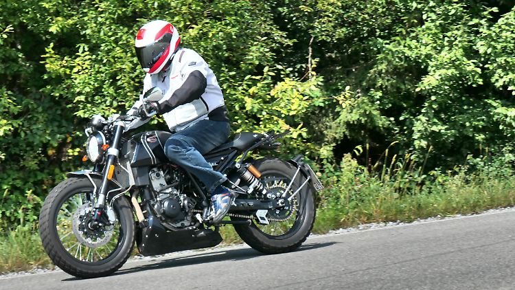 Die Mondial HPS 300i ein italienisches Spaßmotorrad aus China zum kleinen Preis.