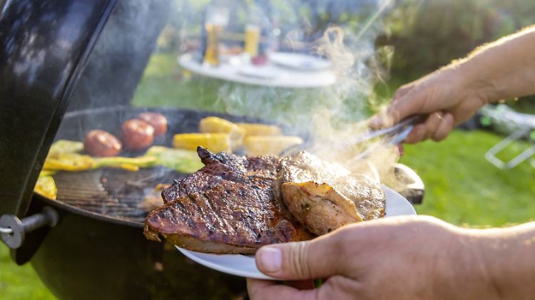 Mmh, ein Steak! Viele Deutsche essen zwar nicht mehr täglich Fleisch, die Anteil der Vegetarier stagniert aber.