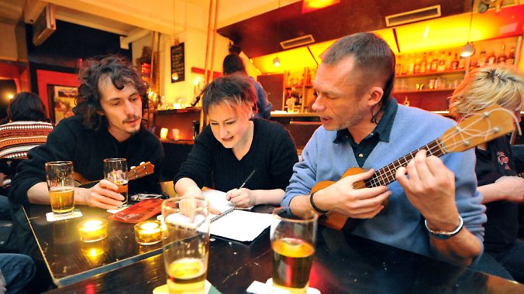 Ukulele-Spielen verbindet.