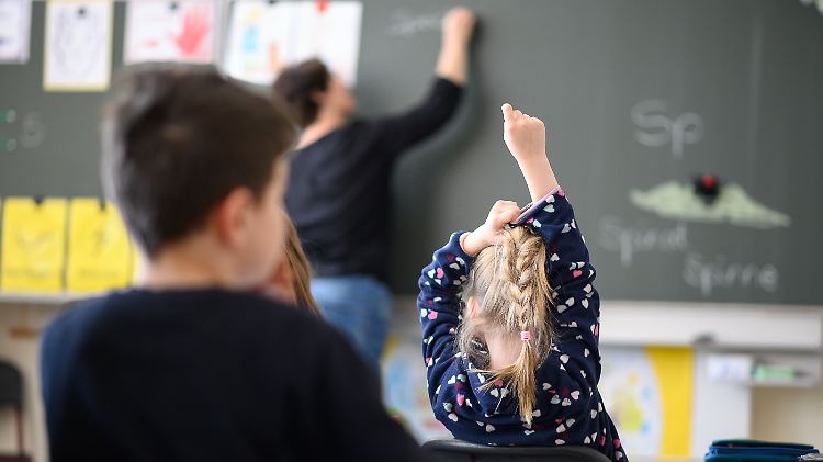 Mindestens 26.300 Grundschullehrer werden in sechs Jahren fehlen, stellt die Studie fest.