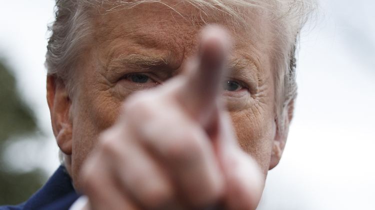 An Gesten wie diese haben sich viele wohl mittlerweile gewöhnt - die Angst vor dem US-Präsidenten Donald Trump ist deutlich zurückgegangen.