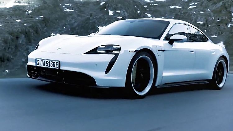 Taycan.jpg