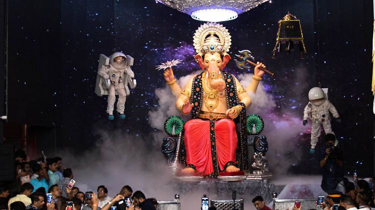 Indien ist ein Land voller Gegensätze - und will nun zur Mondnation aufsteigen.