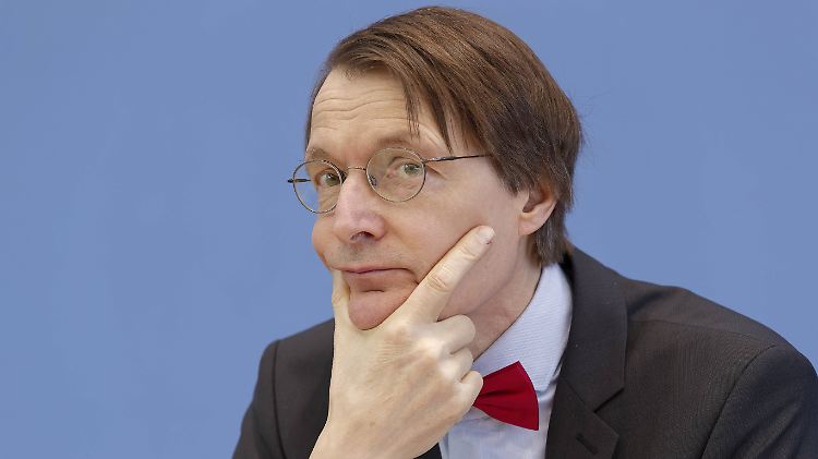 Lauterbach will nun hauptsächlich Wahlkämpfer in eigener Sache sein und legt seinen Fraktionsposten nieder.