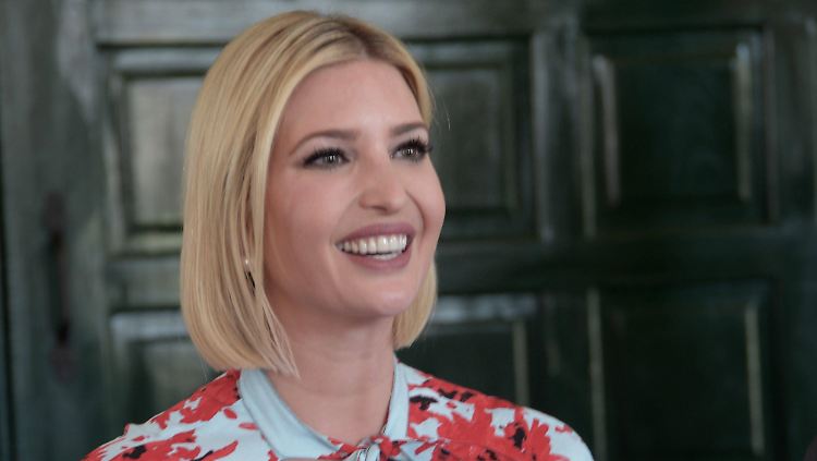 Auf ihrer Reise durch Südamerika - hier in Argentinien - präsentiert sie sich mit neuer Frisur: Ivanka Trump.