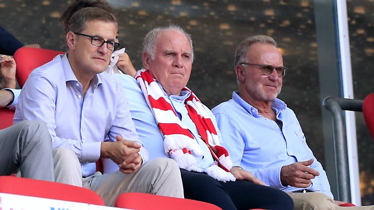 Hoffen auf Geld von Tech-Giganten: Bayerns Bosse Uli Hoeneß (mitte), Karl-Heinz Rummenigge (rechts) und Finanzvorstand Jan-Christian Dreesen.