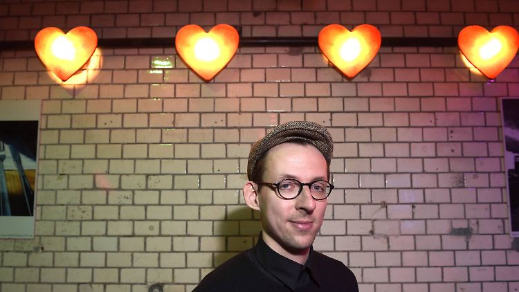 Der 37-jährige Paul Bokowski kommt ursprünglich aus Mainz und ist Gründungsmitglied der Lesebühne "Fuchs & Söhne".  