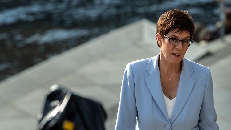 Kramp-Karrenbauer fordert, in Sachen Klimaschutz den "Turbo" einzulegen.