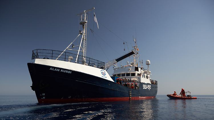 Die "Alan Kurdi" liegt derzeit etwa 35 Kilometer südlich von Malta. 