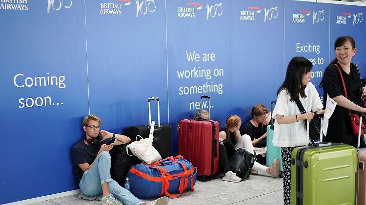 Die Piloten wollen 48 Stunden streiken - Zehntausende Passagiere sitzen jetzt an Flughäfen fest.