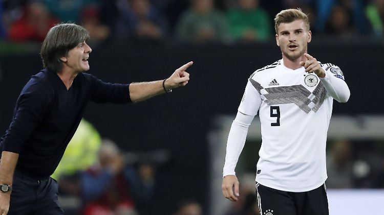"Die letzte Konzentration, diese Mentalität, jeden Zweikampf bis aufs Äußerste zu bestreiten, hat vielleicht in einigen Phasen gefehlt." Das soll nun besser werden. Sagt Bundestrainer Joachim Löw und stachelt so seine Fußballer an.