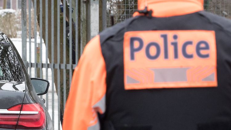 Ein Anwohner hatte ein verdächtiges Fahrzeug gemeldet, woraufhin die Polizisten eine Kontrolle durchführen wollten.(Symbolbild)
