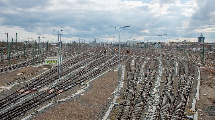 Halle hat den größten Rangierbahnhof in Mitteldeutschland. Weiter nördlich könnte es künftig für immer leer sein.