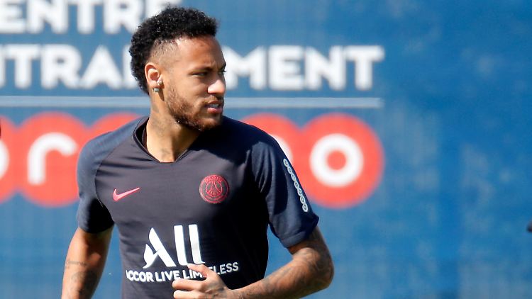 Neymar hat zugegeben, die Frau getroffen zu haben, bestreitet aber eine Vergewaltigung.