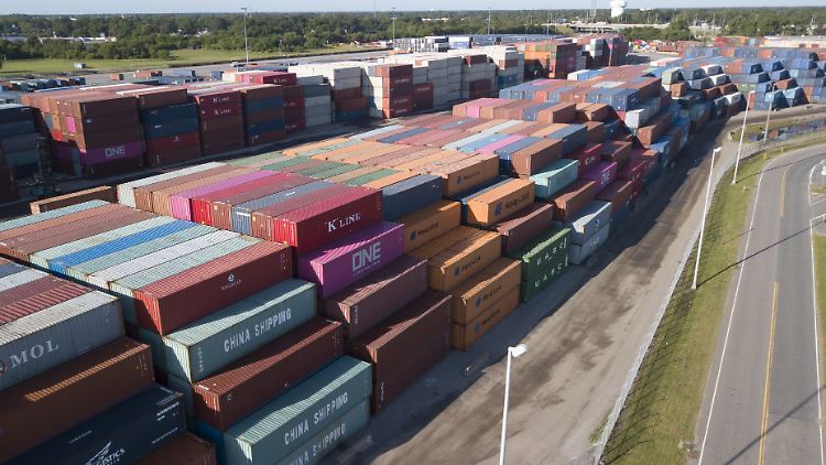 Container stehen in Portsmouth in den USA. Trump kritisiert, dass China viel mehr in die USA exportiert als umgekehrt.