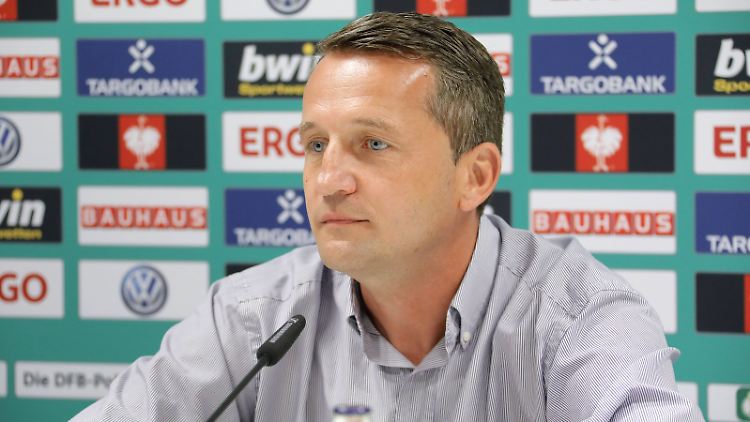 "Was ich zuletzt an persönlichen Anfeindungen, Beschimpfungen und Drohungen erleben und erleiden musste, geht weit über das Maß hinaus, das verkraftbar ist", erklärt Thomas Sobotzik.