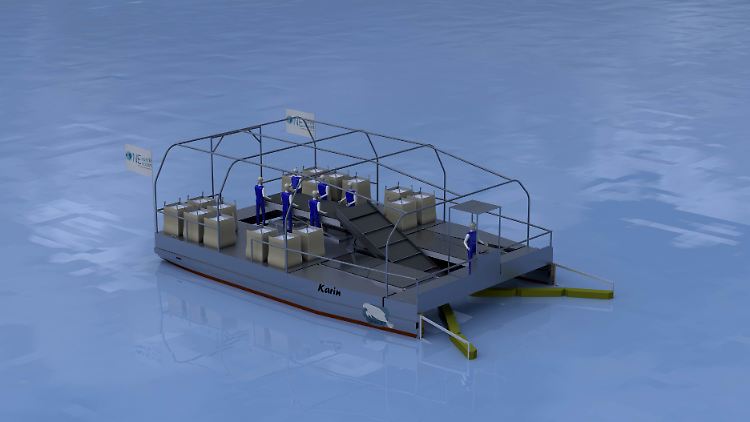 Der an der Wasseroberfläche treibende Müll soll mit dem Katamaran "Seekuh" eingesammelt werden - bei der zweiten Generation läuft der Müll über ein Förderband an Deck.