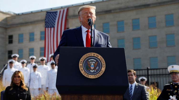 Genau 18 Jahre nach den 9/11-Anschlägen hält US-Präsident Trump eine Rede vor dem Pentagon. 