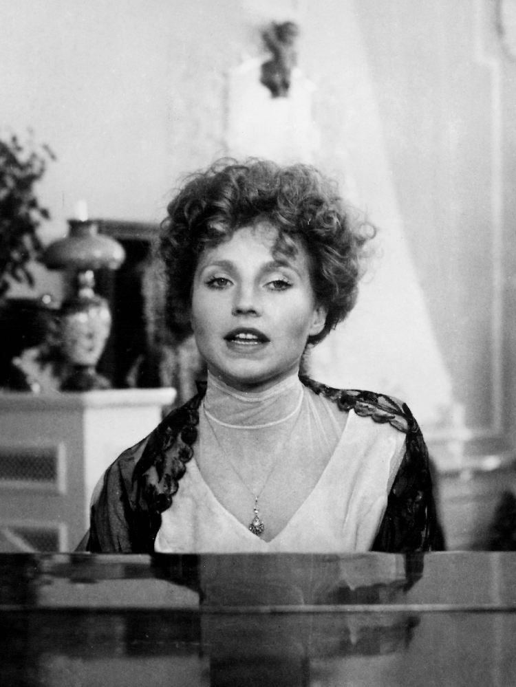 Leidende Primadonna: Hanna Schygulla in Rainer Werner Fassbinders "Effi Briest" von 1974.