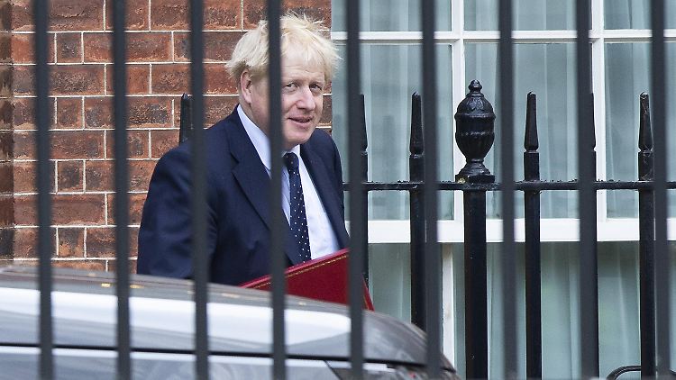 Nimmt gern mal den Hinterausgang: Boris Johnson verlässt Downing Street 10.