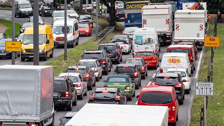 Im Kölner Stadtgebiet dürfen ältere Dieselfahrzeuge weiterhin verkehren - außer in vier Straßen.