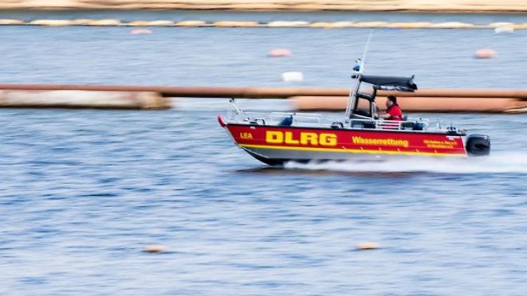 Die DLRG bittet darum, nur dort schwimmen zu gehen, wo es auch eine Aufsicht gibt.