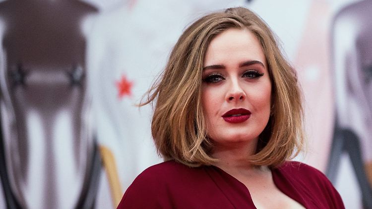Nach etwas mehr als einem Jahr hat Adele Laurie Blue Adkins die Scheidung eingereicht.