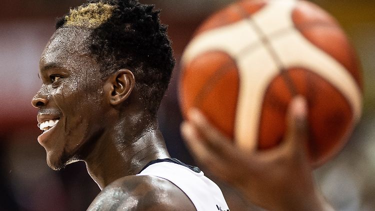 Dennis Schröder muss sich harte Kritik von mehreren Seiten gefallen lassen.