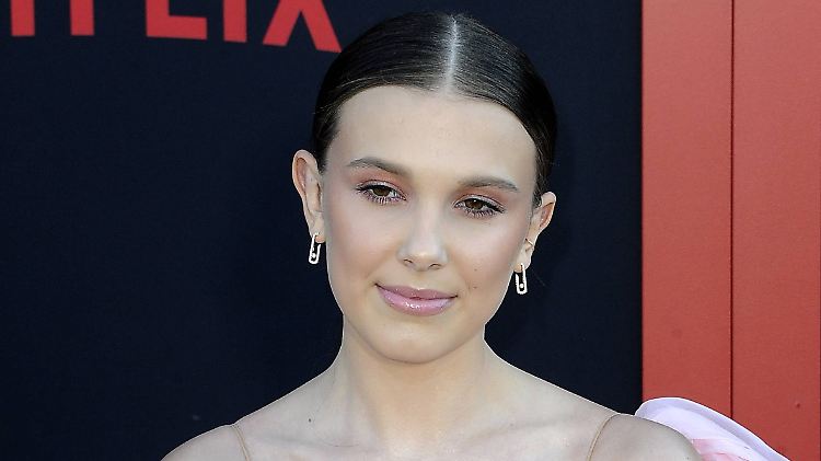 Benutzt ihre eigenen Beauty-Produkte allem Anschein nach nicht: Millie Bobby Brown.