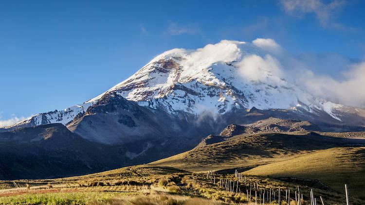 Der Chimborazo in Ecuador - von Humboldt erforschte 1802 die Verteilung der Vegetationszonen auf dem  Vulkan.