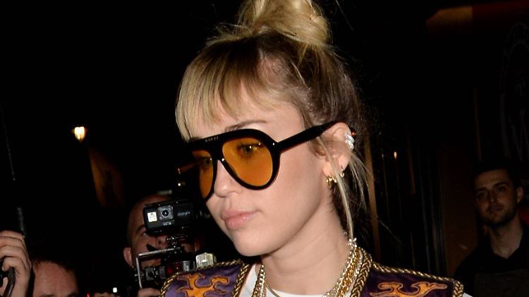 Das Liebeskarussell von Miley Cyrus dreht sich und dreht sich und ...