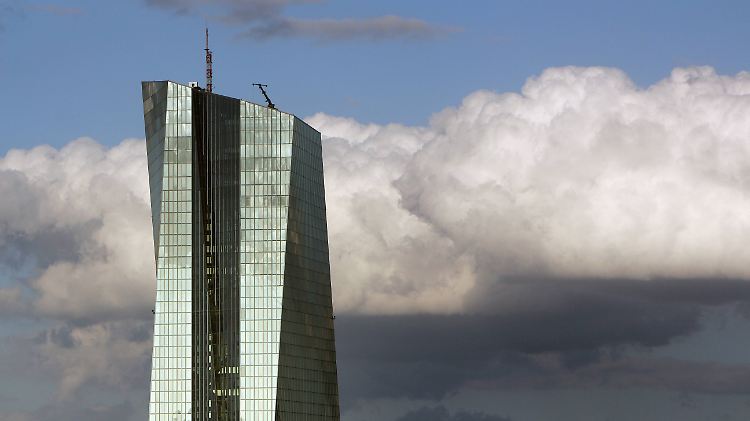 In den EZB-Türmen sind im Rat der Zentralbank längst nicht alle einig über den Kurs.