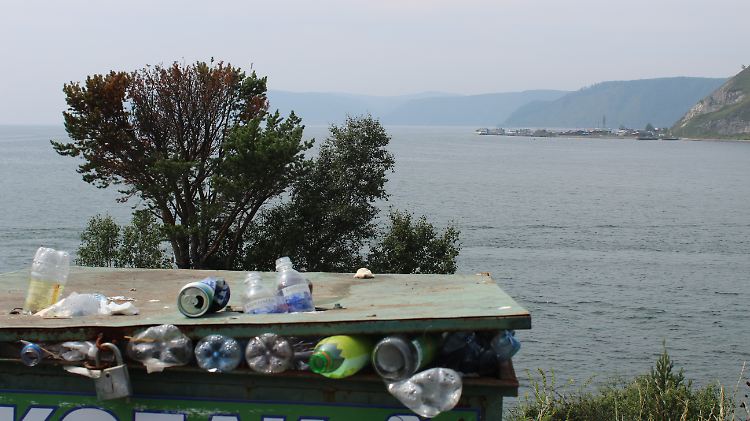 Naturparadies mit Abstrichen: Keiner weiß wohin mit dem Müll am Baikalsee.