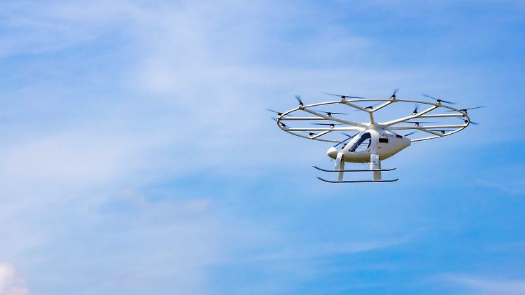 Der Volocopter flog nur vier Minuten lang vor dem Mercedes-Museum in Stuttgart ein paar Runden.