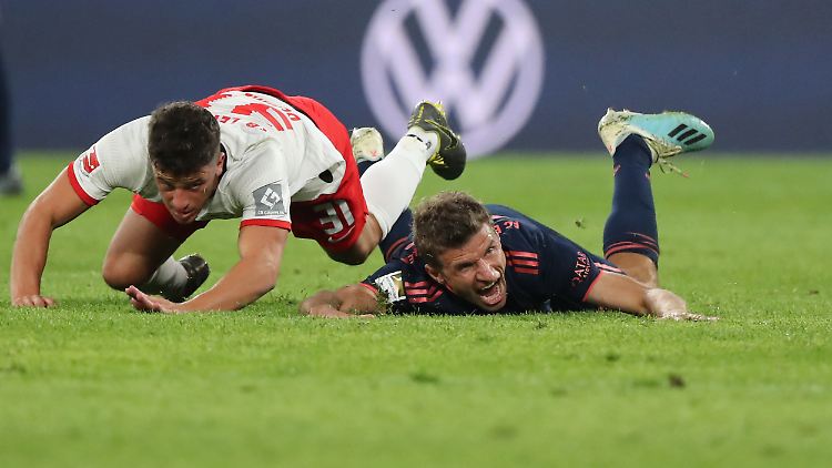 Diego Demme und Thomas Müller stehen stellvertretend für das intensive Ringen des FC Bayern mit den RB Leipzig.