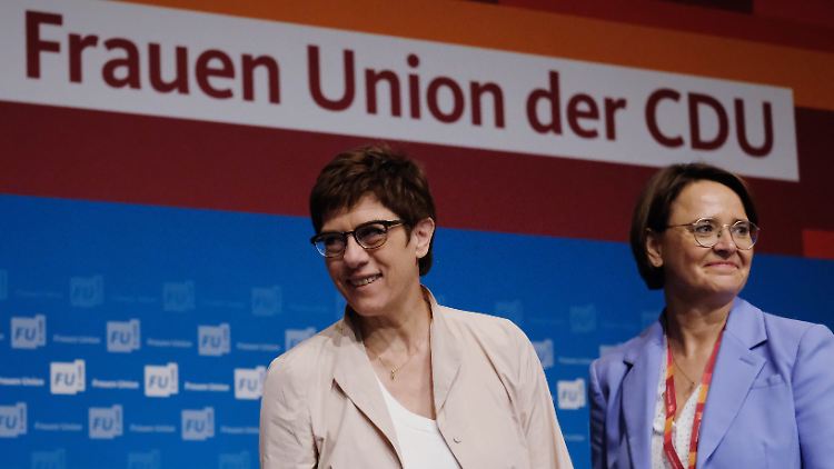 Sind sich bei der Geschlechterparität einig: Annegret Kramp-Karrenbauer und Annette Widmann-Mauz