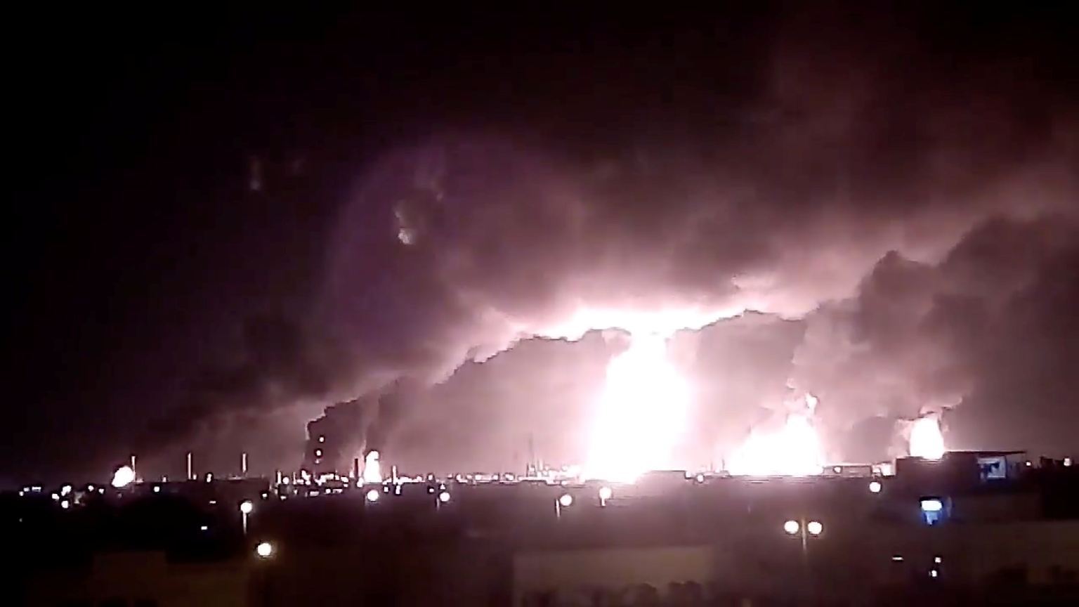 In der Nacht zum 14. September passierte es: Mehrere Drohnenangriffe trafen unter anderem die größte Ölraffinerie in Saudi-Arabien und lösten Brände aus.