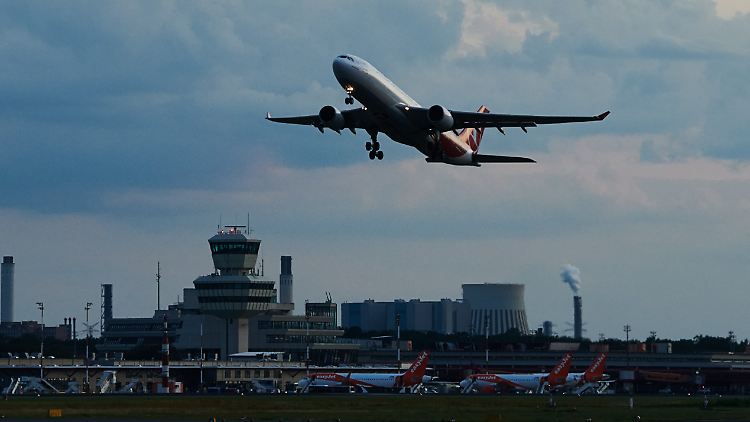 In den ersten sechs Monaten des Jahres stieg die Zahl der Flüge zwischen der alten und der neuen Hauptstadt um deutliche 13 Prozent.